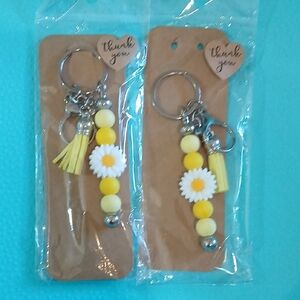 Yellow and White Daisy Keychain Set